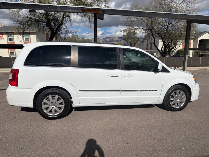 2016 Chrysler Town and Country Touring