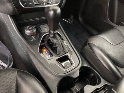 2023 Jeep Cherokee Altitude Lux