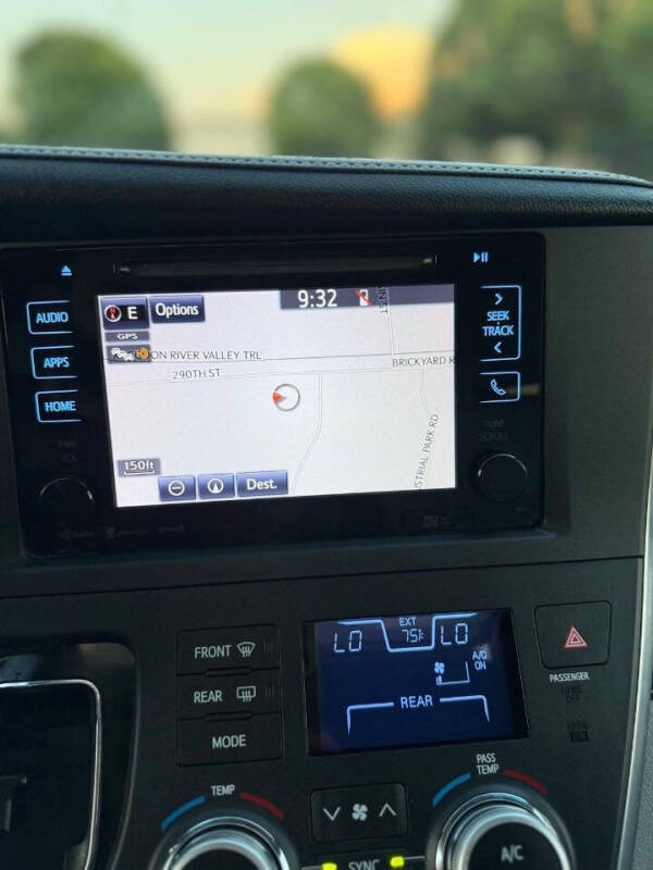 2016 Toyota Sienna XLE 8-Passenger