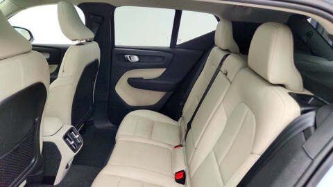 2024 Volvo XC40 B5 Plus Bright Theme