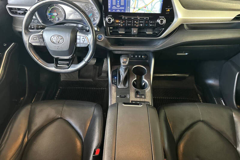 2021 Toyota Highlander Hybrid Platinum