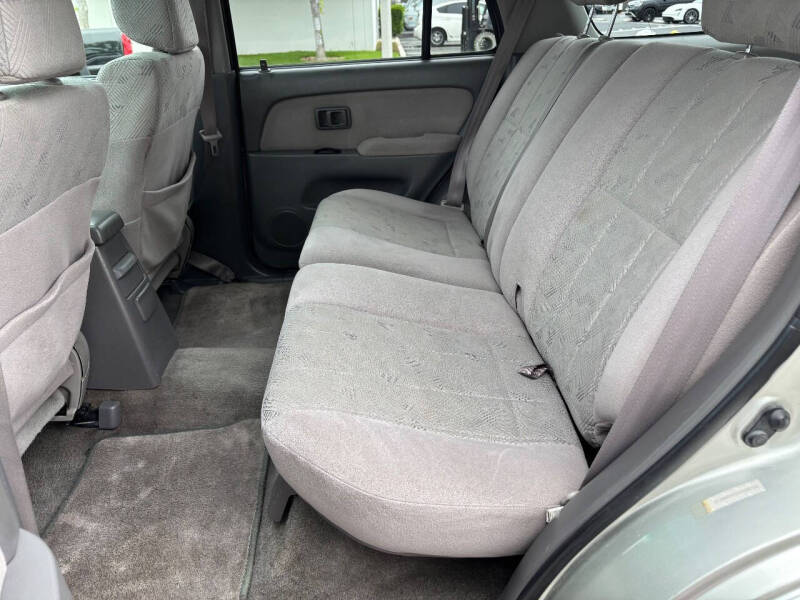 2002 Toyota 4Runner SR5