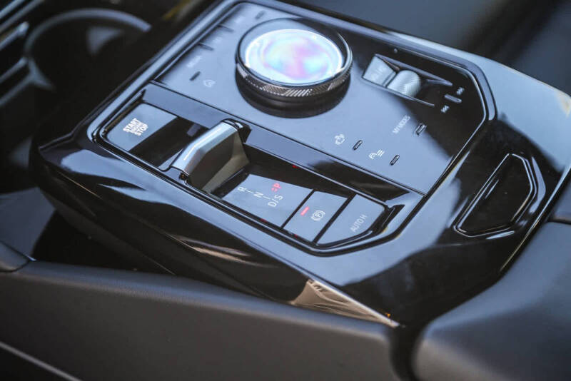 2025 BMW 5 Series 530i