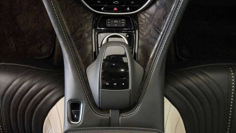 2022 Aston Martin DB11 V8