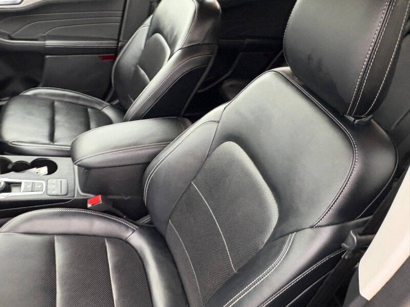 2022 Ford Escape Titanium