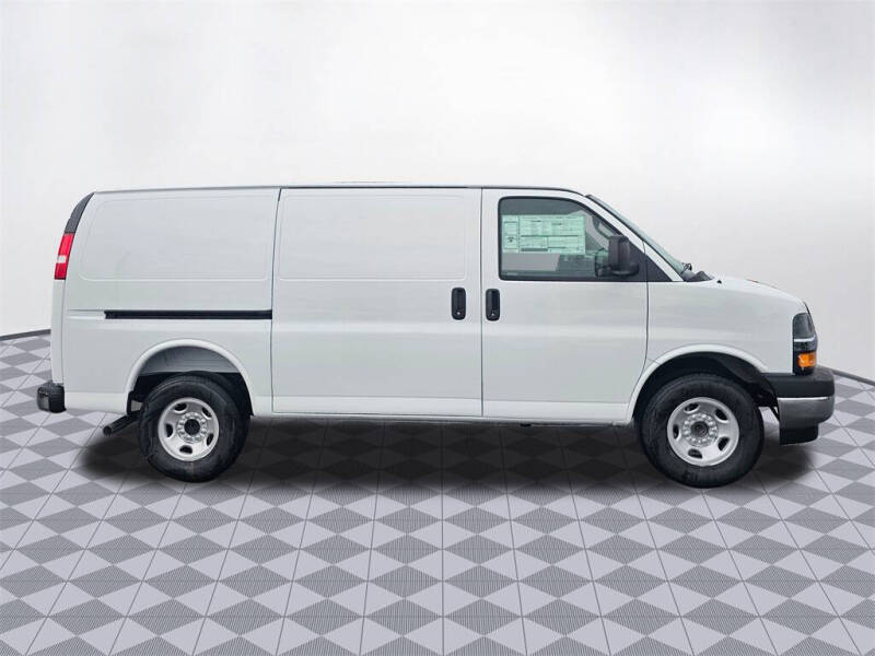 2025 Chevrolet Express 2500