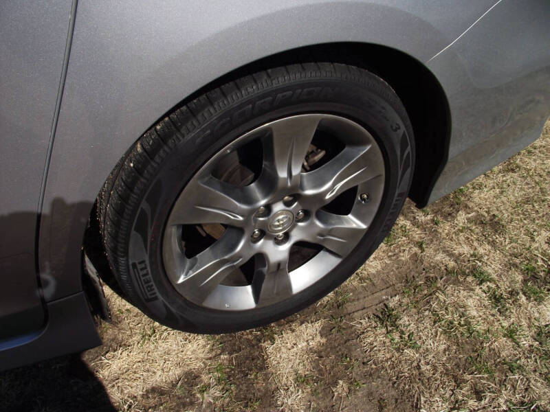 2011 Toyota Sienna SE 8-Passenger