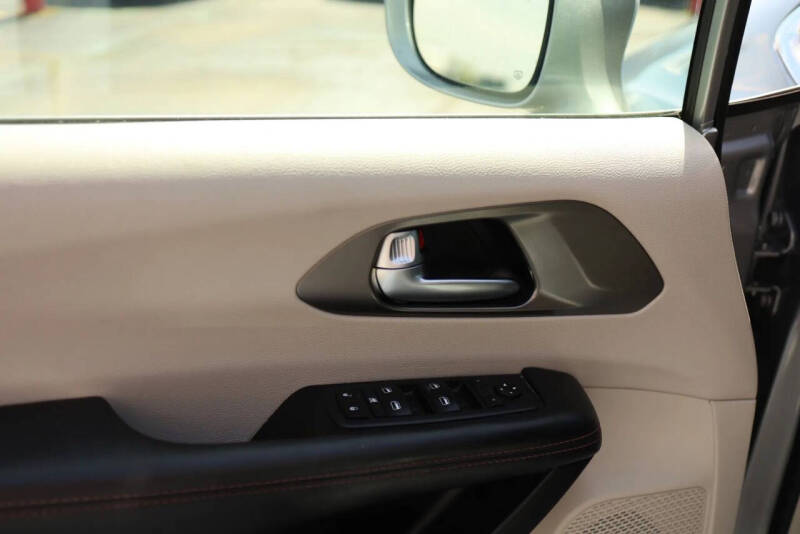 2020 Chrysler Pacifica Touring