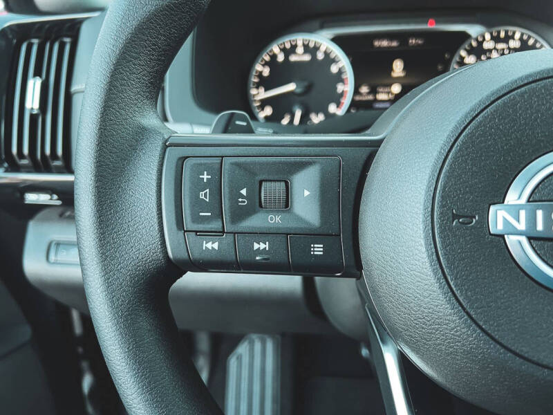 2025 Nissan Pathfinder S