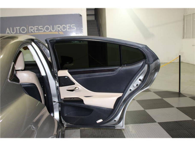 2021 Lexus ES 300h Luxury