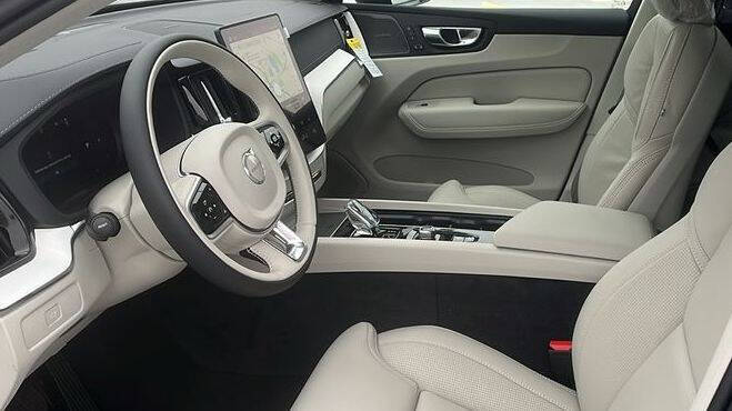 2026 Volvo XC60 B5 Ultra