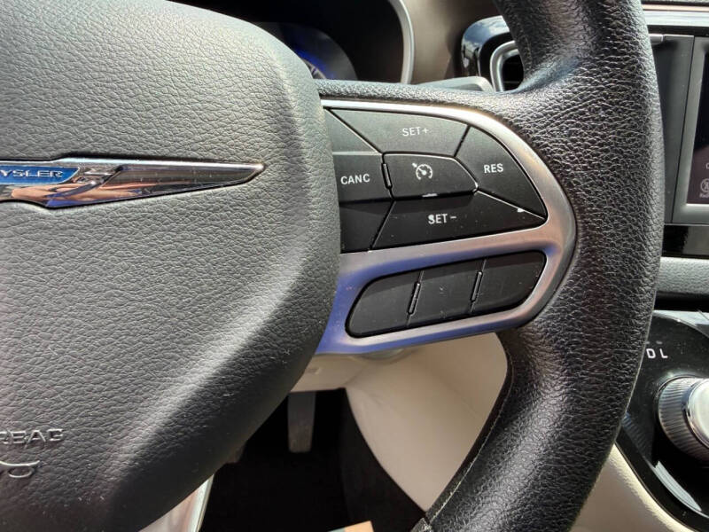 2020 Chrysler Voyager LX