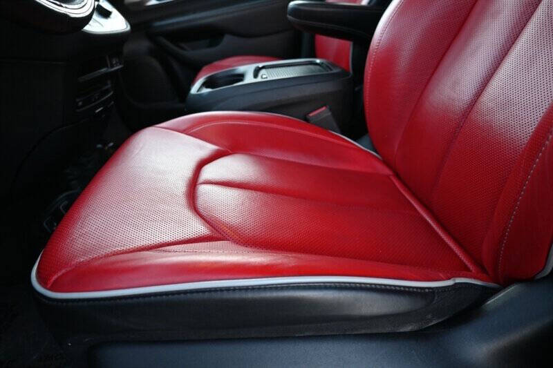 2020 Chrysler Pacifica Hybrid Limited Red S