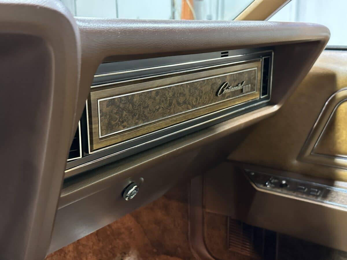 1973 Lincoln Continental 17