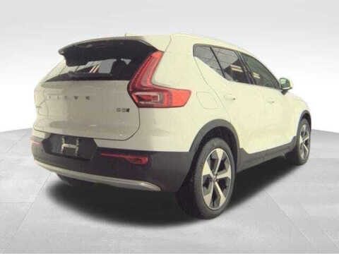 2023 Volvo XC40 B5 Plus Bright Theme