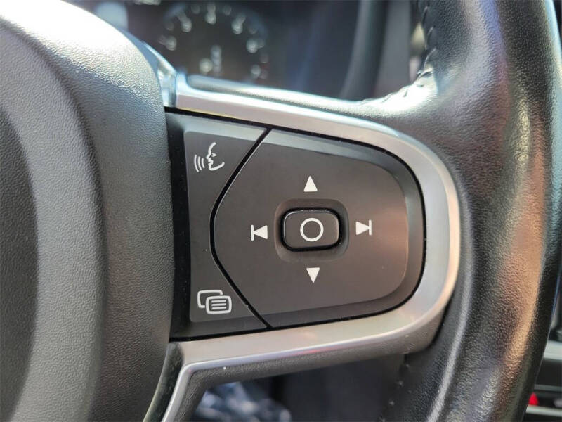 2022 Volvo S60 B5 Momentum