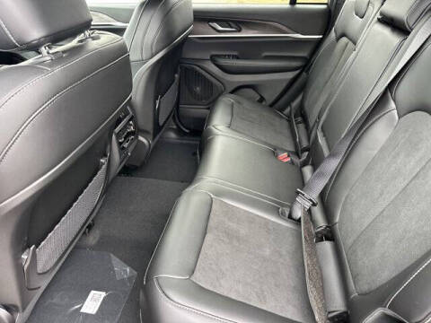 2026 Jeep Grand Cherokee Altitude