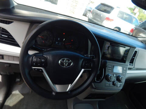 2017 Toyota Sienna LE 8-Passenger