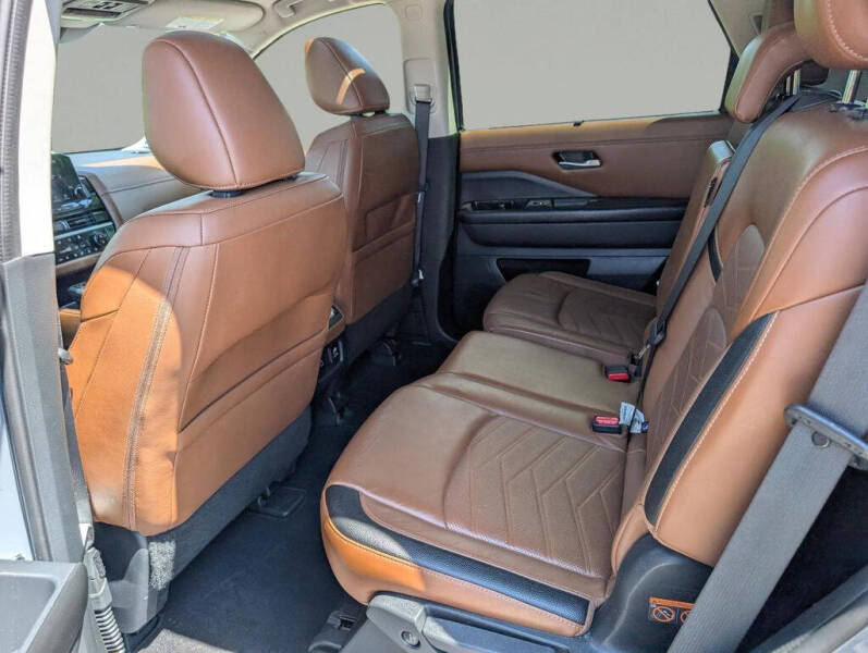 2023 Nissan Pathfinder Platinum