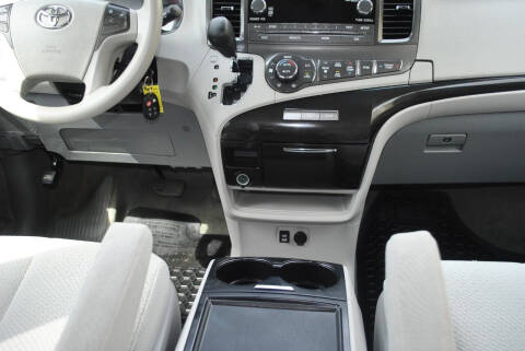 2014 Toyota Sienna LE 8-Passenger