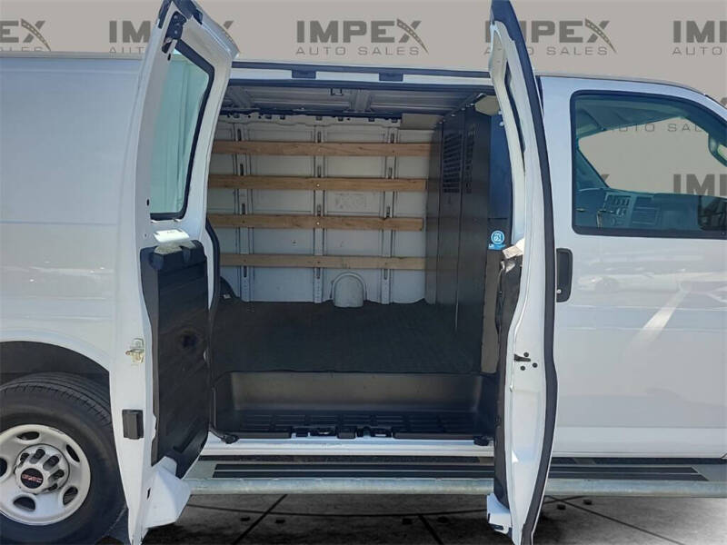 2023 GMC Savana 2500