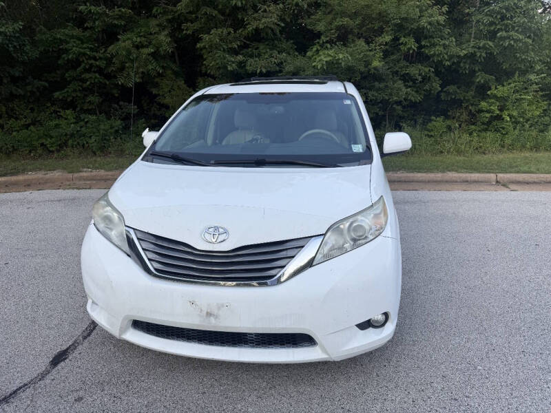 2012 Toyota Sienna XLE 8-Passenger
