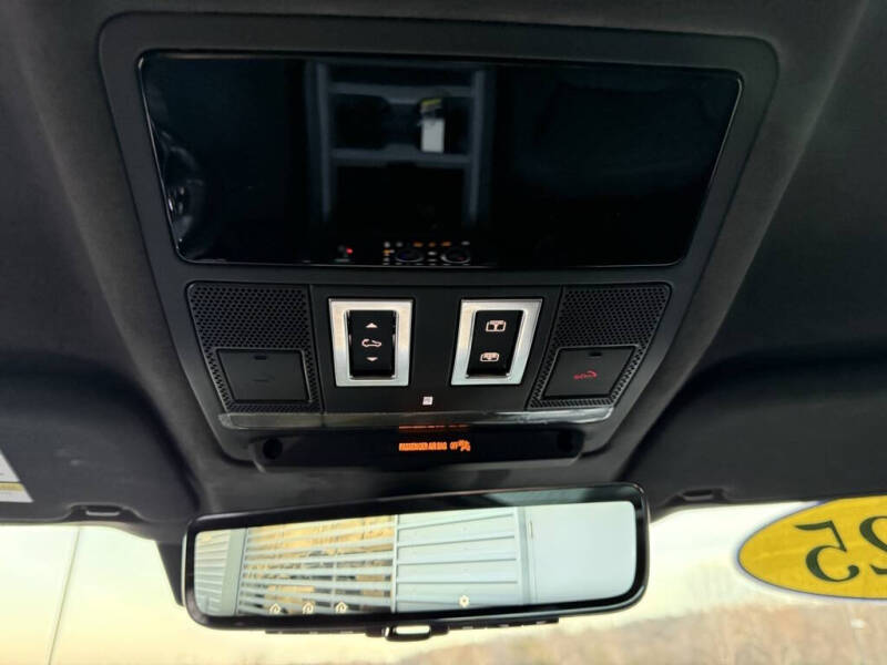 2025 Land Rover Defender 130 V8 P500