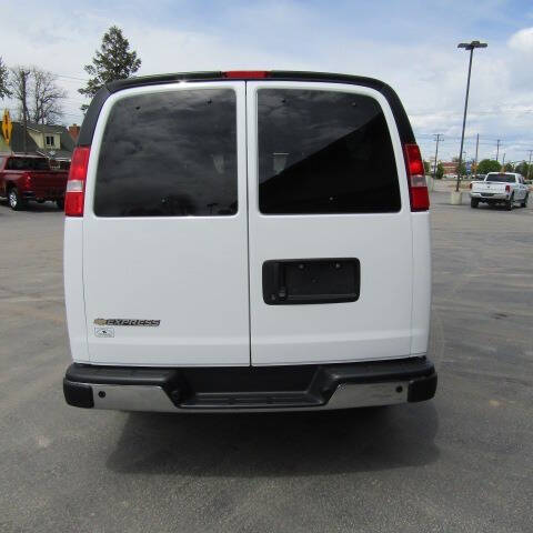 2025 Chevrolet Express LT 3500