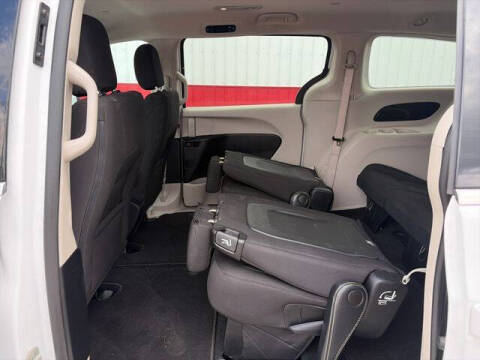 2022 Chrysler Voyager LX