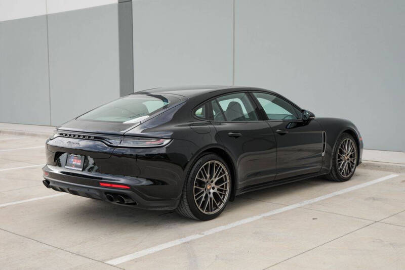 2022 Porsche Panamera Platinum Edition