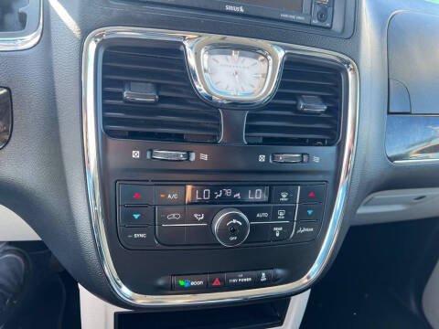 2016 Chrysler Town and Country Touring