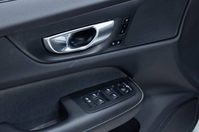 2024 Volvo S60 B5 Plus Black Edition