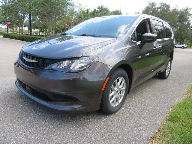 2022 Chrysler Voyager LX