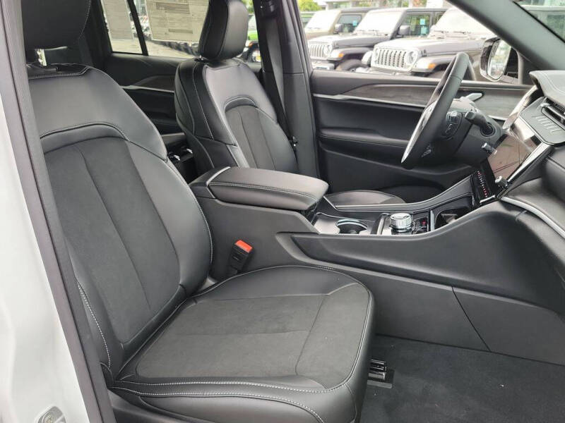 2026 Jeep Grand Cherokee Altitude