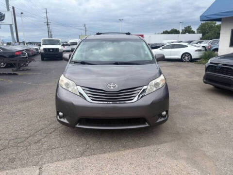 2013 Toyota Sienna XLE 8-Passenger