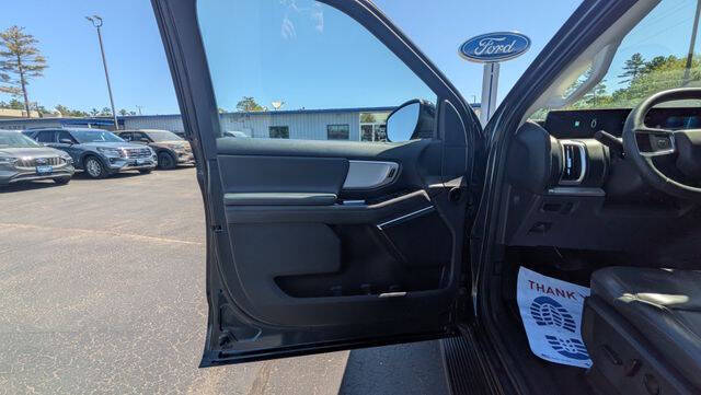 2025 Ford Expedition Active