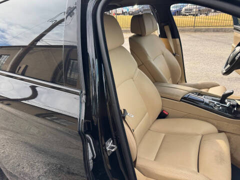 2012 BMW 5 Series 550i