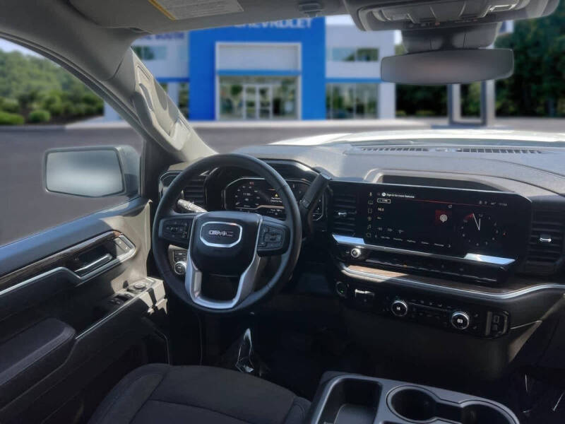 2025 GMC Sierra 1500 Elevation Standard
