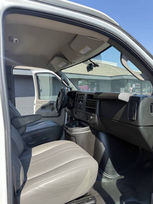 2023 GMC Savana 2500