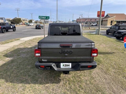 2025 Jeep Gladiator NightHawk