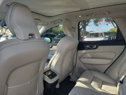 2025 Volvo XC60 B5 Ultra Dark Theme