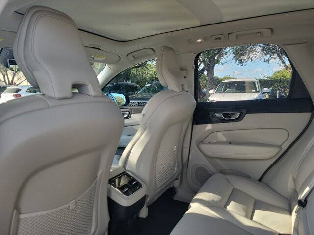 2025 Volvo XC60 B5 Ultra Dark Theme