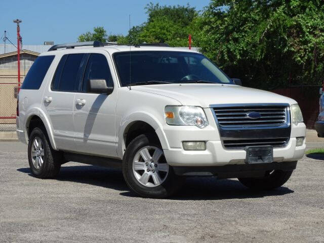 2010 Ford Explorer XLT's photo