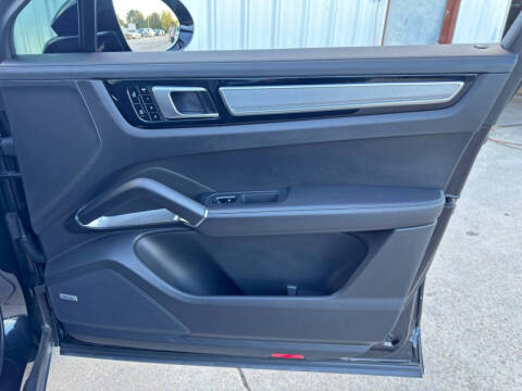 2021 Porsche Cayenne Turbo S E-Hybrid Coupe