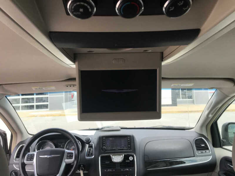2012 Chrysler Town and Country Touring