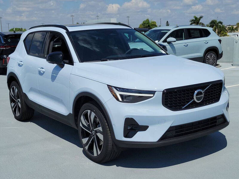 2026 Volvo XC40 B5 Ultra