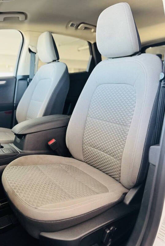 2020 Ford Escape SE
