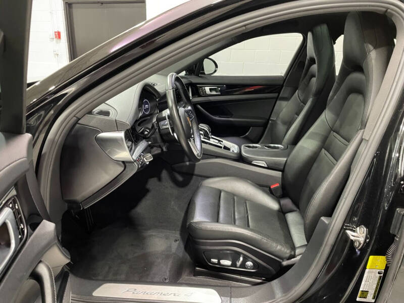 2018 Porsche Panamera 4