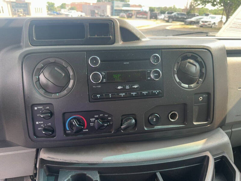 2010 Ford E-Series E-350 SD XLT