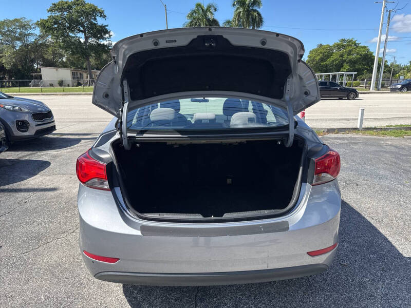 2016 Hyundai Elantra SE